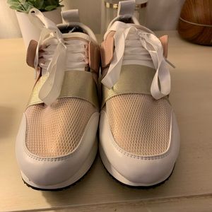 SUPER CUTE WHITE AND LIGHT PINK CAUSAL SHOES